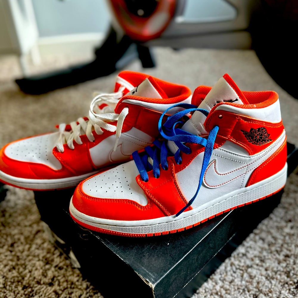 Air Jordan 1 Mid SE Electro Orange